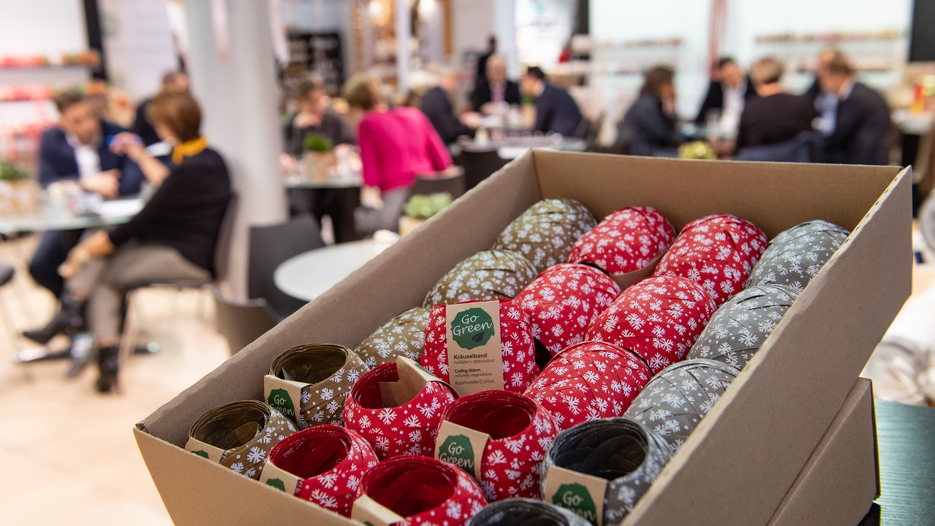 Sustainable gift ribbons at Christmasworld