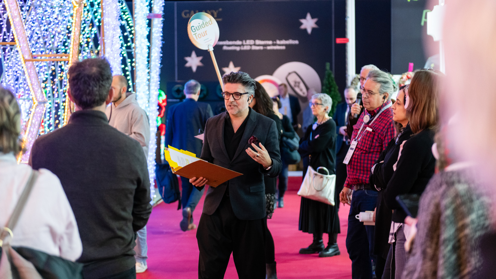 Die Guided Tour durch die Halle 4.0 ist ein Wow-Erlebnis und  bietet direkten Kontakt zu Herstellern. Foto: Messe Frankfurt/Robin Kirchner
