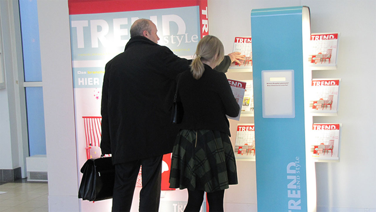 Prospektauslage auf der Messe Frankfurt